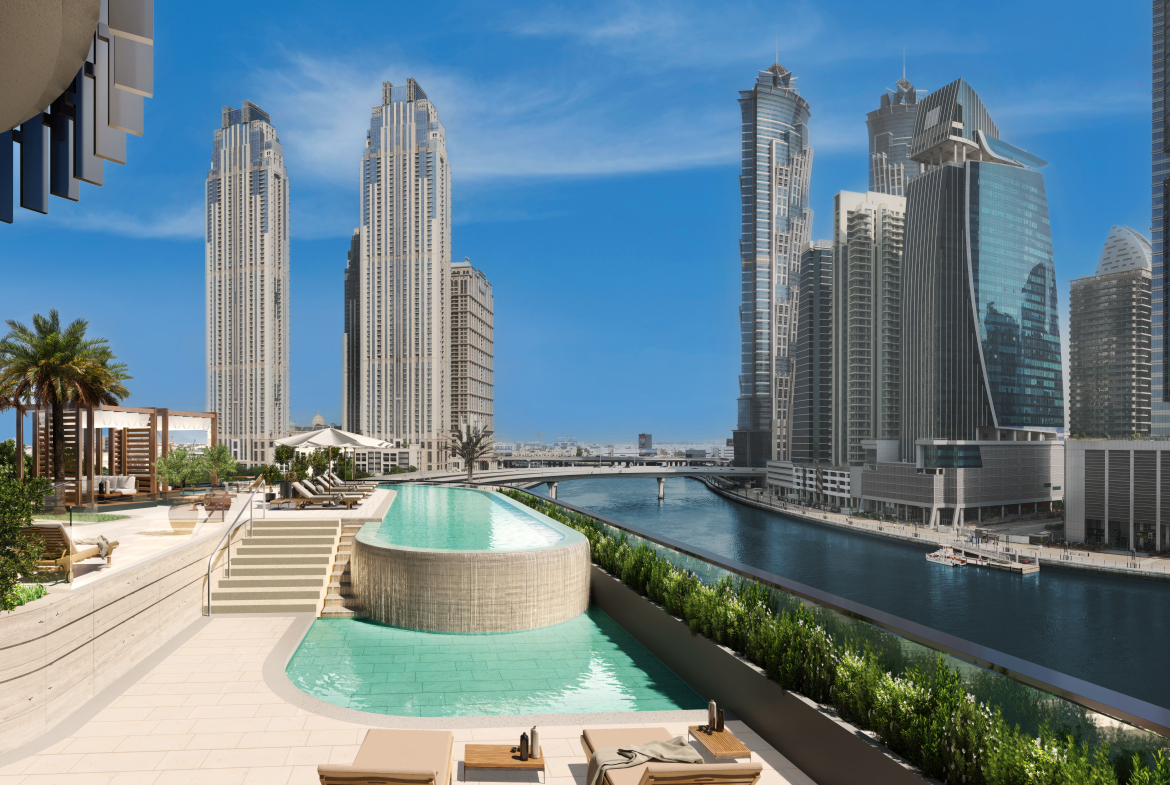 Infinity pool at One River Point in Business Bay