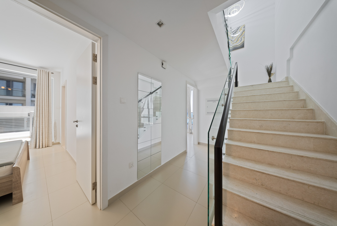 AMAZING SEA VIEW | FULLY FURNISHED | CHILLER FREE