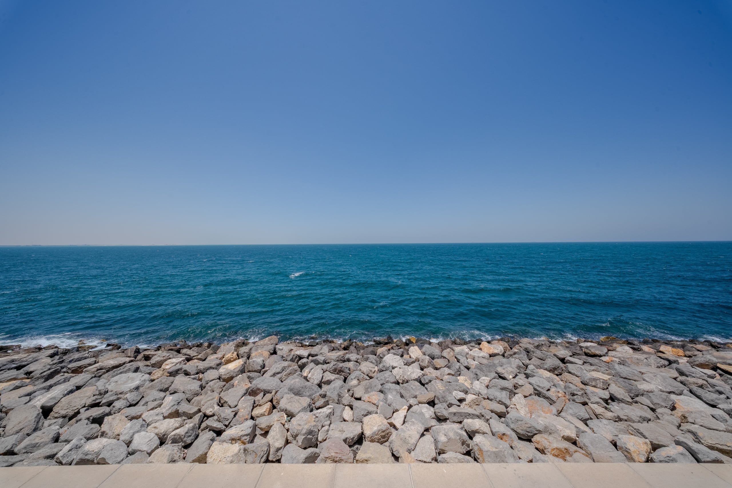 AMAZING SEA VIEW | FULLY FURNISHED | CHILLER FREE