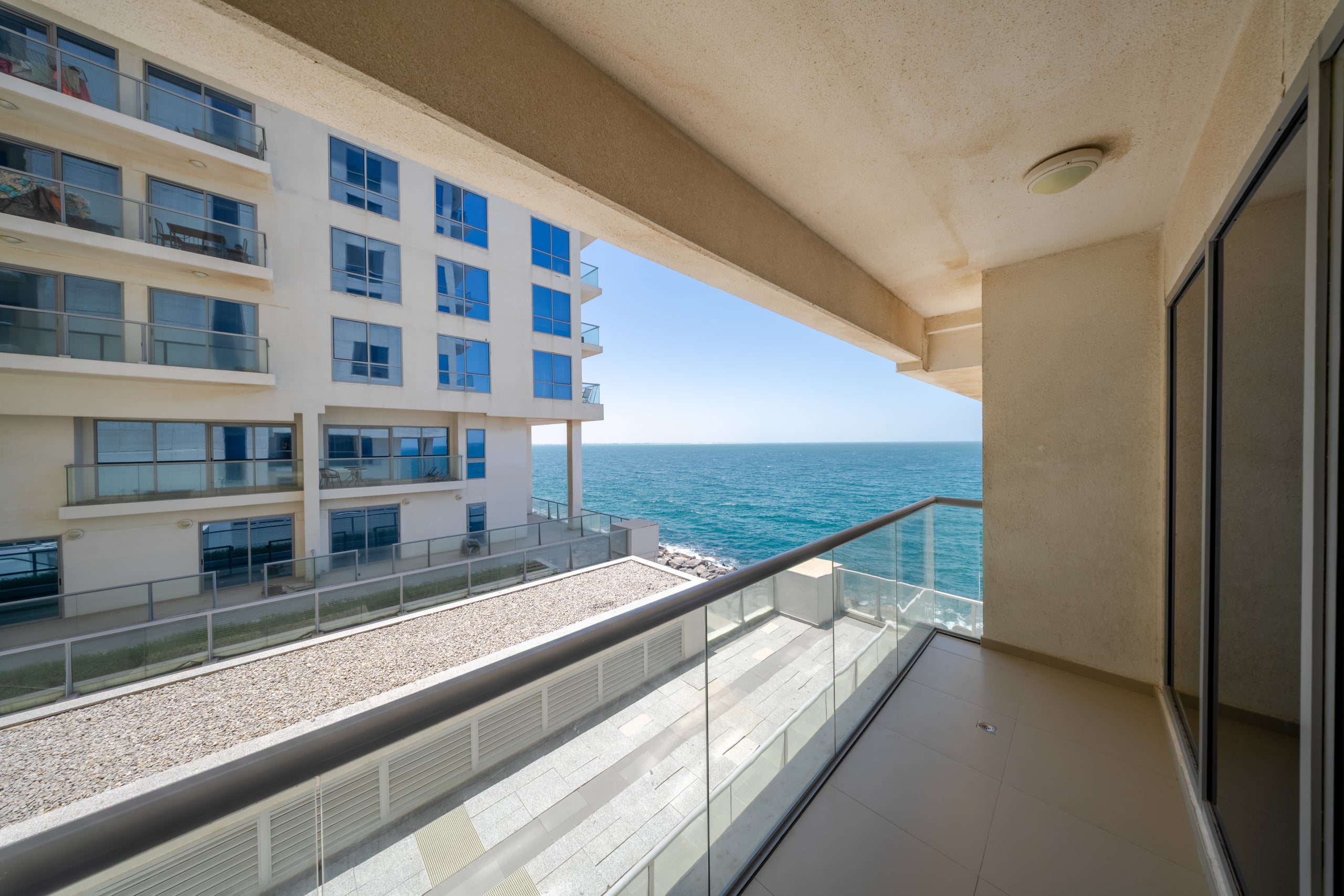 AMAZING SEA VIEW | FULLY FURNISHED | CHILLER FREE