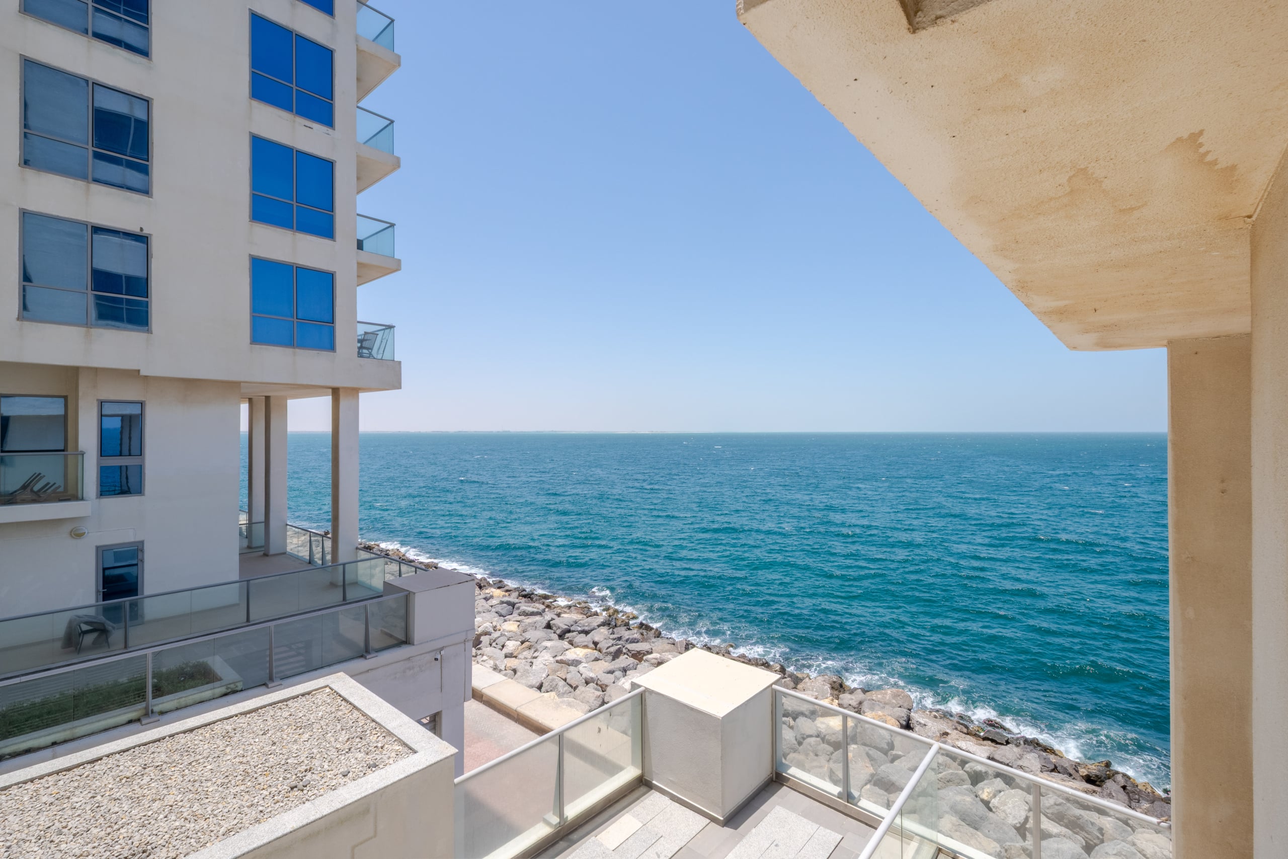 AMAZING SEA VIEW | FULLY FURNISHED | CHILLER FREE