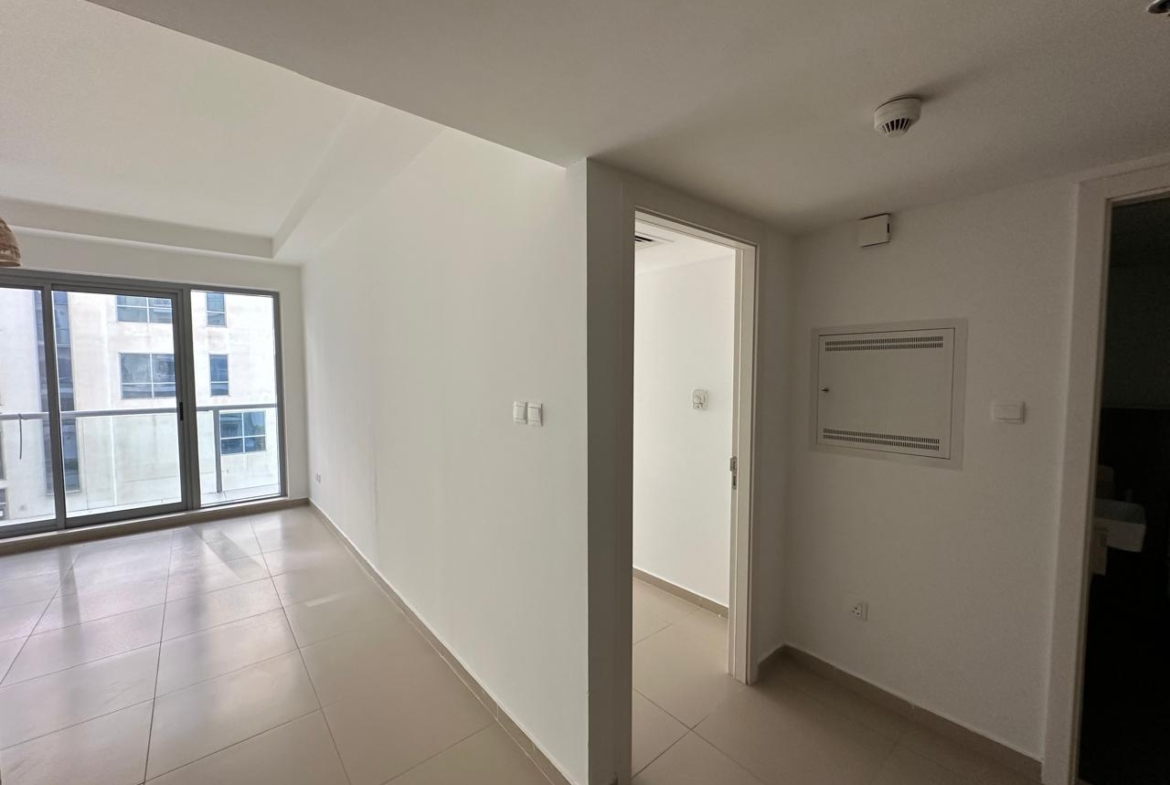 2 BR Apartment | Prime Location, Gorgeous Views, Gateway at Mina Al Arab