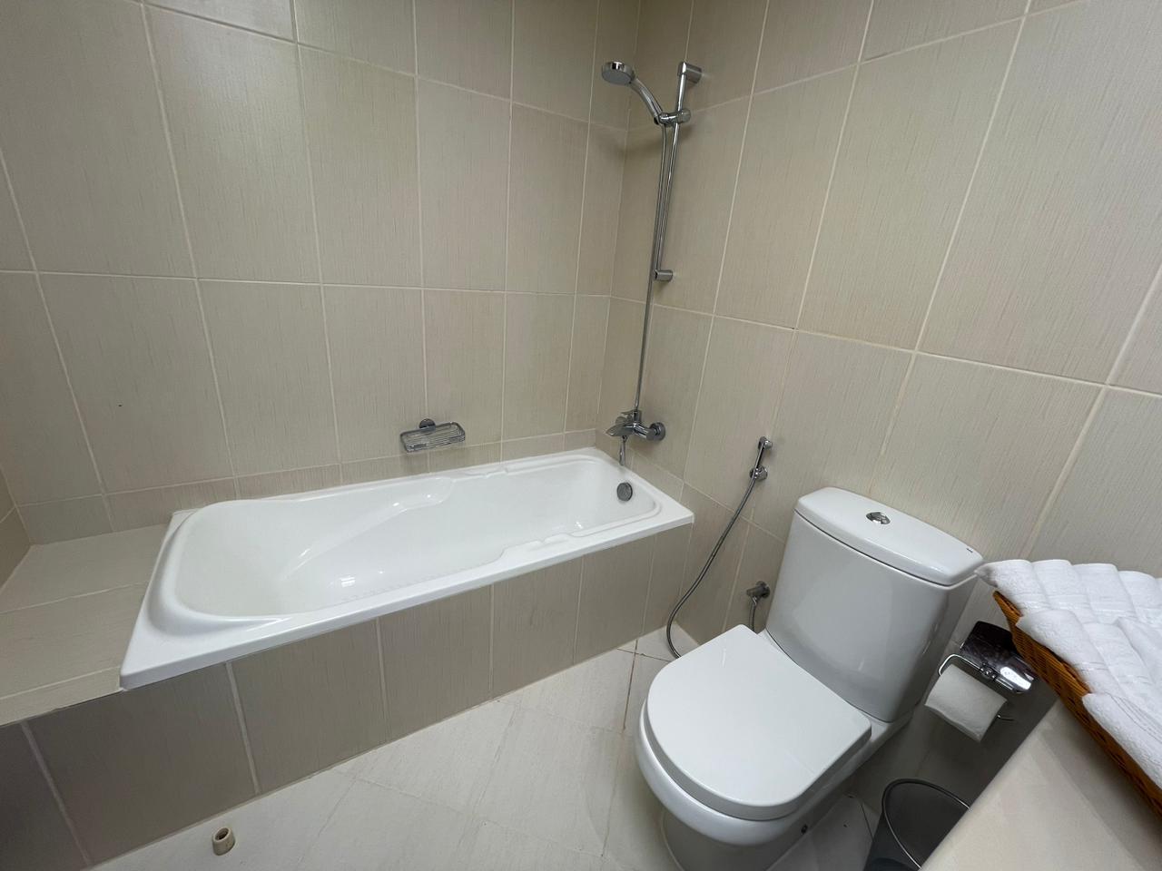 Studio Apartment | Huge Balcony | Golf & Lagoon Views – Al Hamra Village
